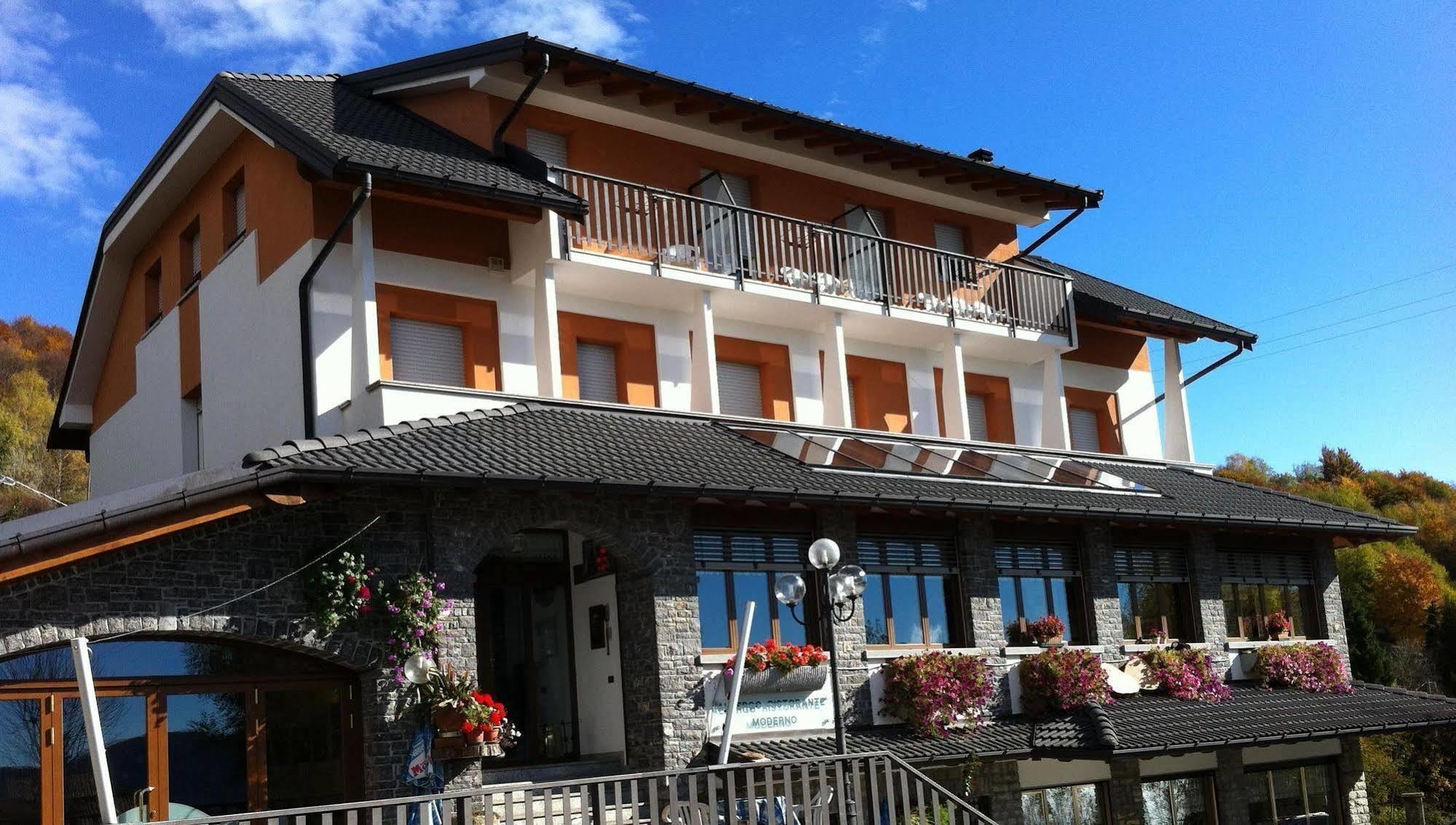 Albergo Moderno & Spa Fuipiano Valle Imagna Exterior photo